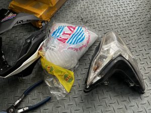 Thay mika kính chóa đèn Honda Sonic